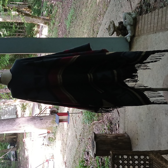 Geometric Patterned Fringe Wrap Shawl/poncho.‎ Sz.L - Picture 3 of 5